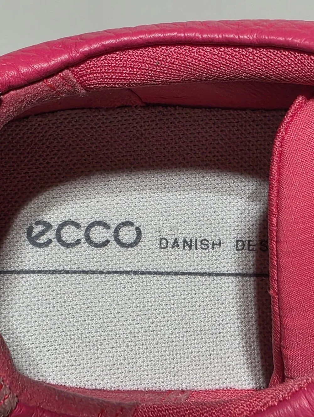 ECCO SOFT ZERO LEATHER SNEAKERS PINK SZ 37 (US 6.5)
